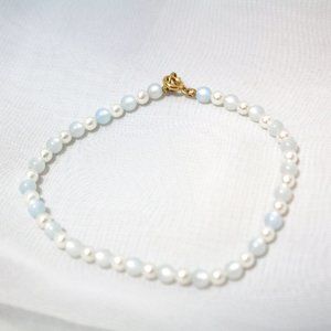 1990's White & Baby Blue Small Delicate Pearl Bracelet
